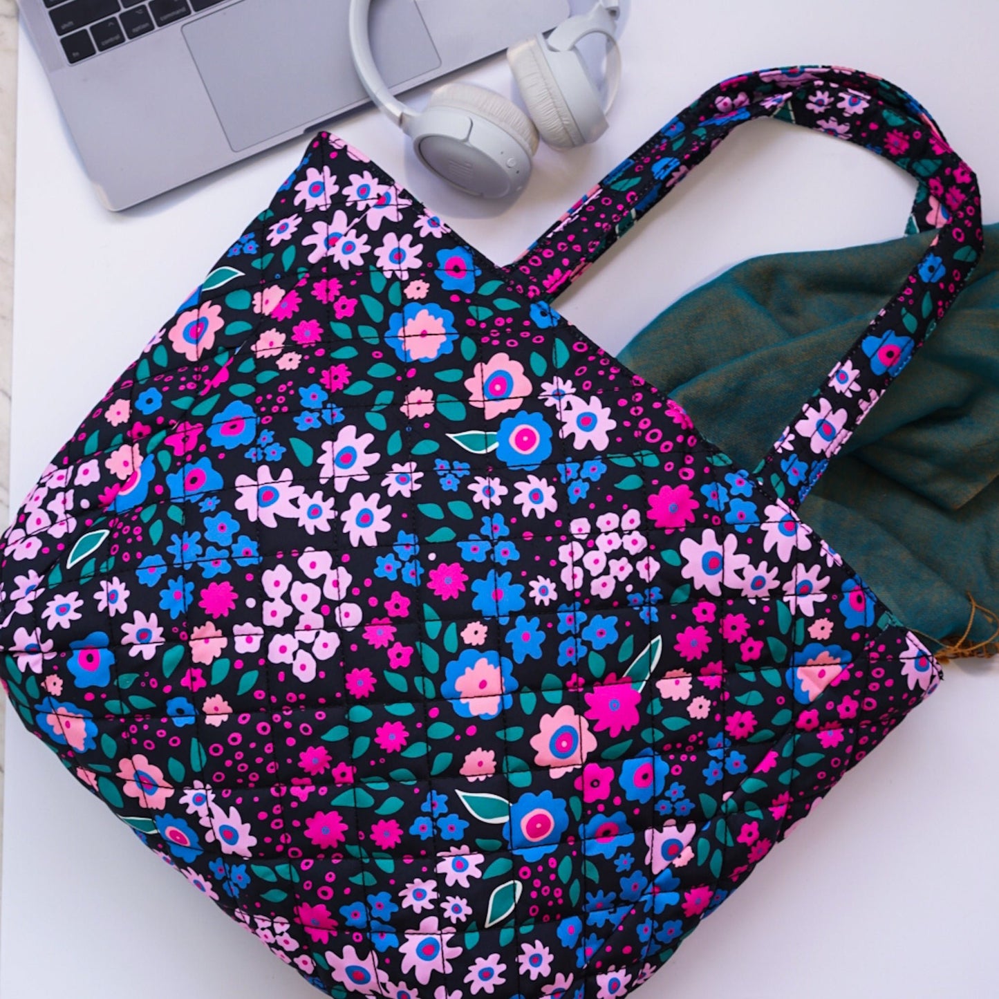 Mellow Quilted Tote Maxi - Lilt Tote - Pop Floral